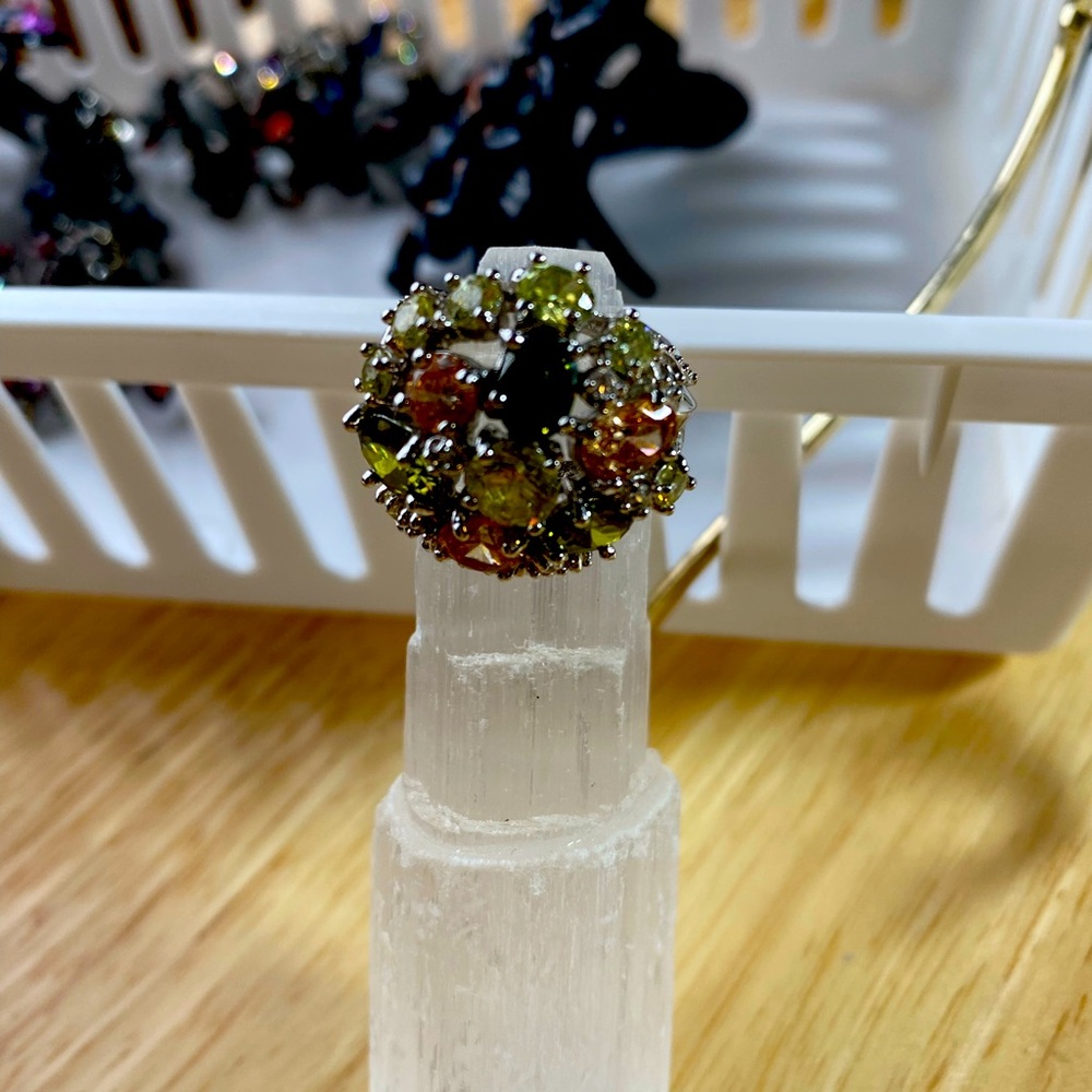 Women’s Cocktail Ring
RSC
Size 5.5